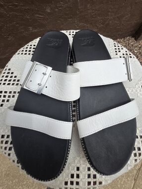Roaming Buckle Slide Sandals by Sorel White Leather Straps Siza 10